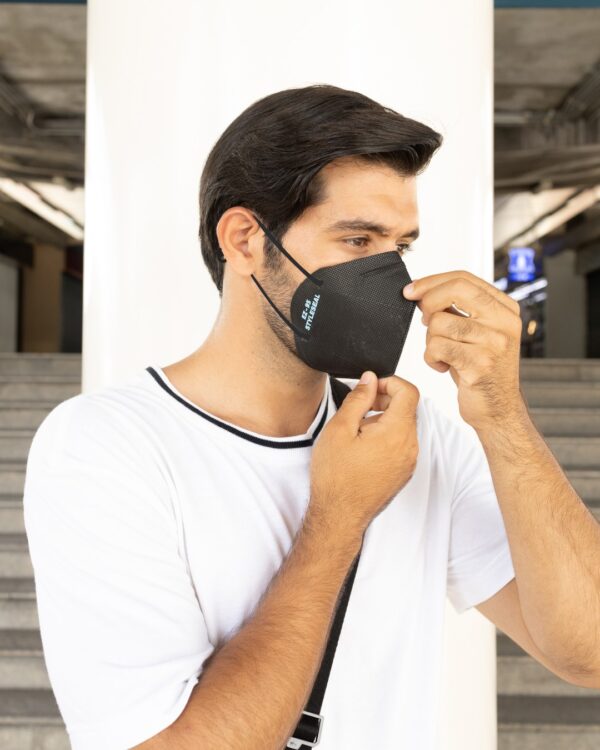 man wearing styleseal ez-95 kn95 disposable face mask